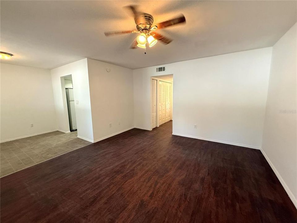 For Rent: $1,000 (1 beds, 1 baths, 934 Square Feet)