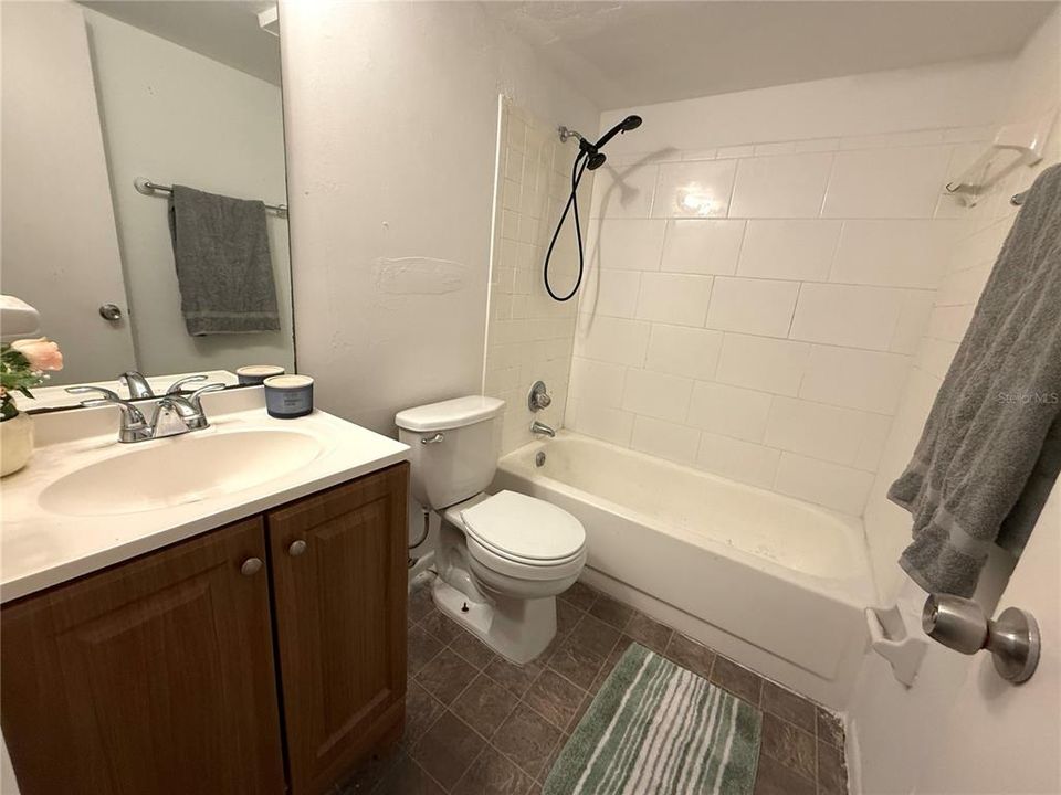 For Rent: $1,000 (1 beds, 1 baths, 934 Square Feet)
