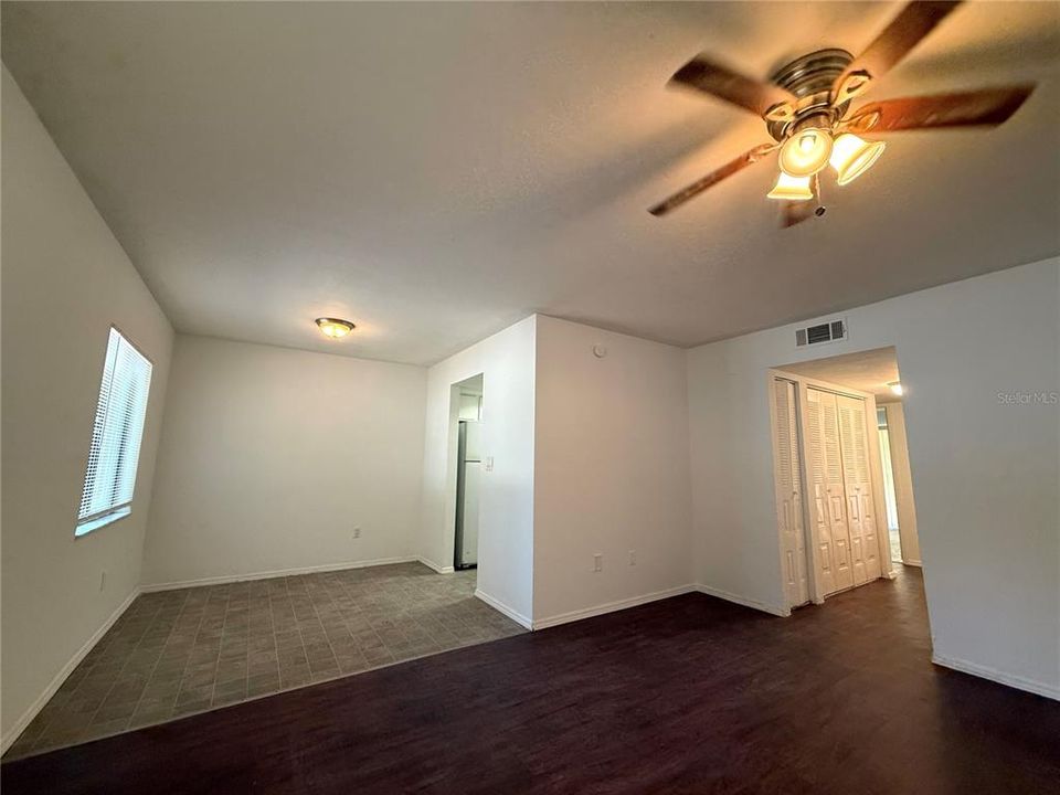 For Rent: $1,000 (1 beds, 1 baths, 934 Square Feet)