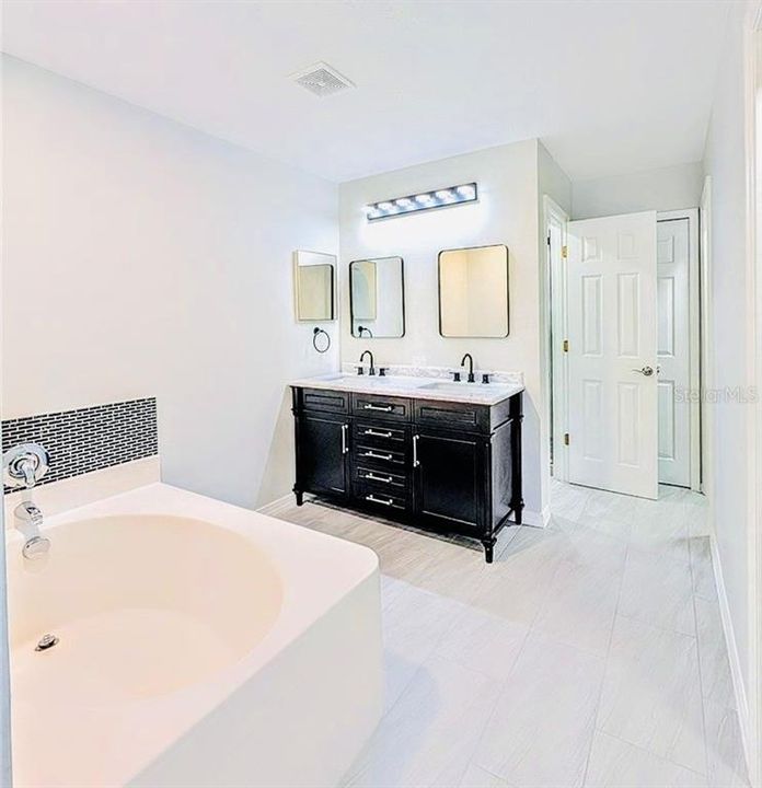 На продажу: $365,000 (4 спален, 2 ванн, 2896 Квадратных фут)