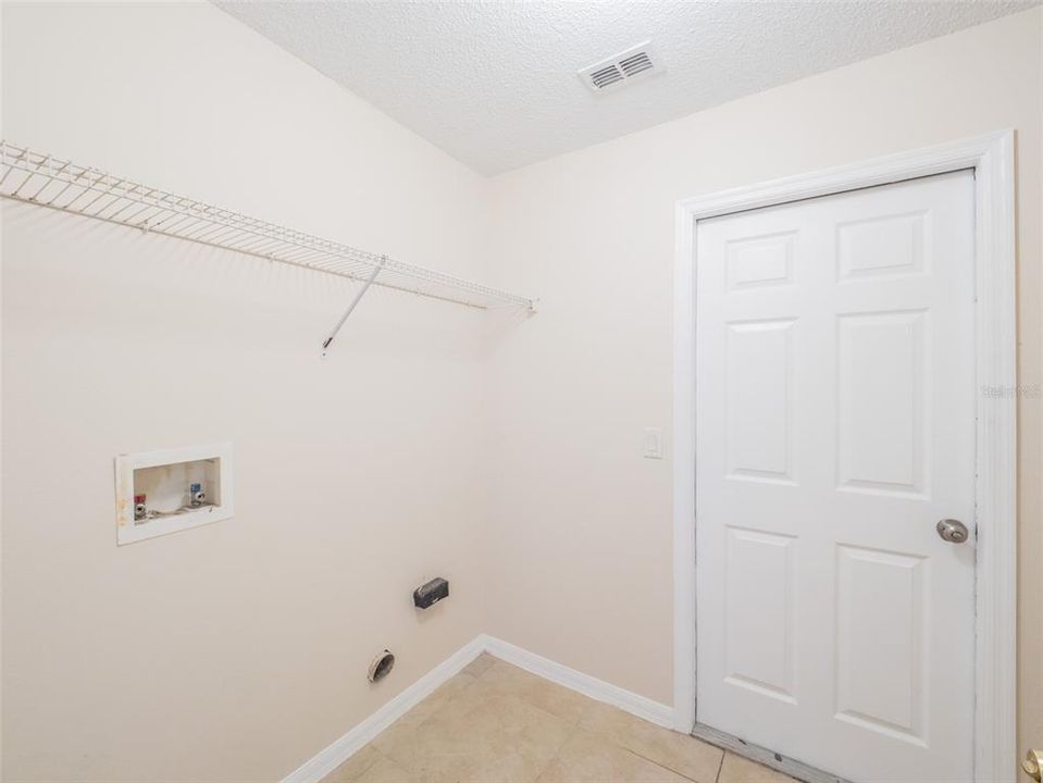 待售: $394,000 (4 贝兹, 2 浴室, 2082 平方英尺)