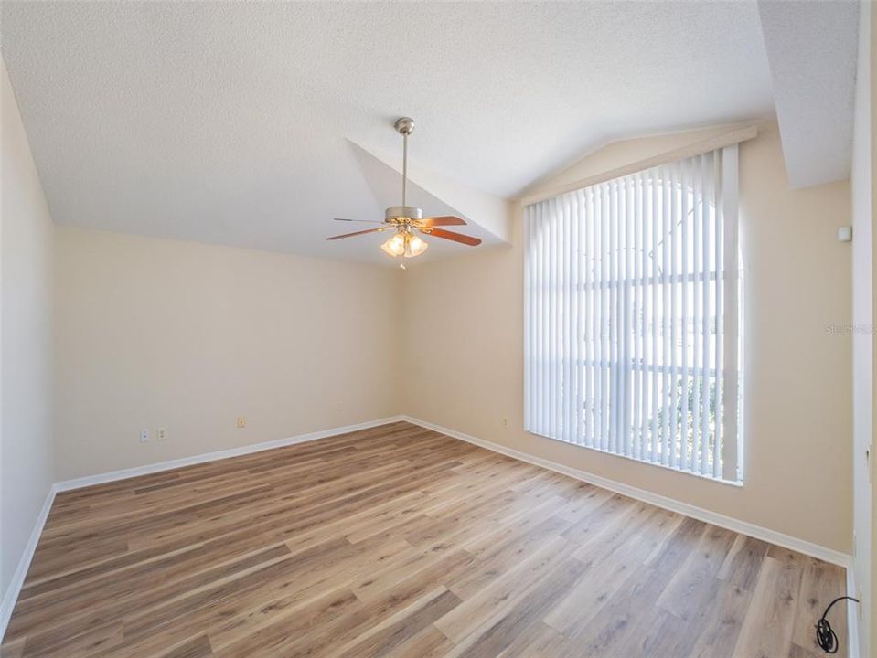 待售: $394,000 (4 贝兹, 2 浴室, 2082 平方英尺)