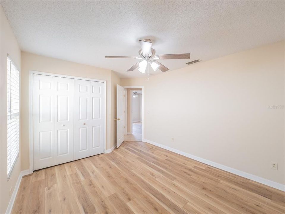 待售: $394,000 (4 贝兹, 2 浴室, 2082 平方英尺)