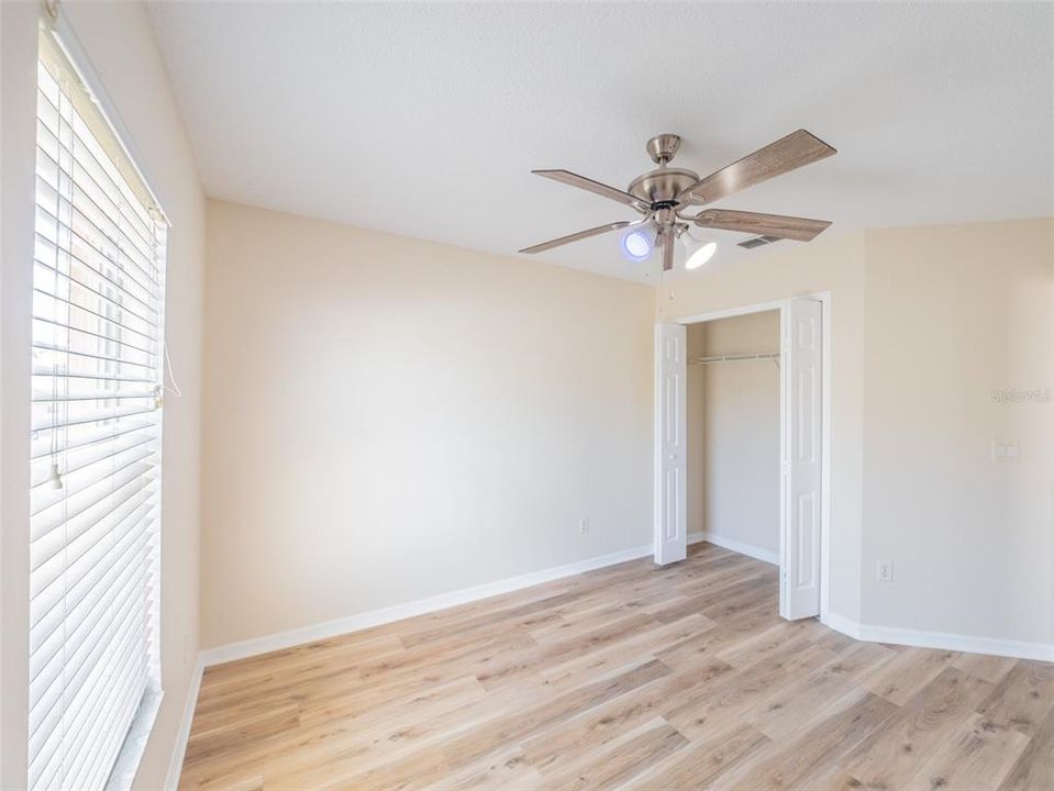 待售: $394,000 (4 贝兹, 2 浴室, 2082 平方英尺)