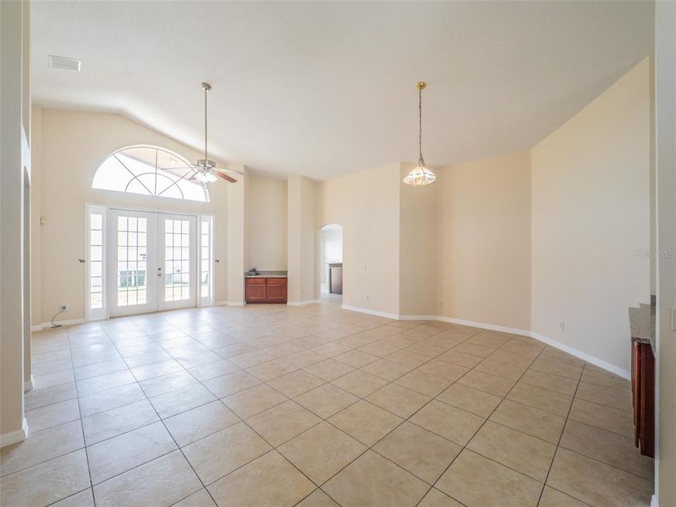 待售: $394,000 (4 贝兹, 2 浴室, 2082 平方英尺)