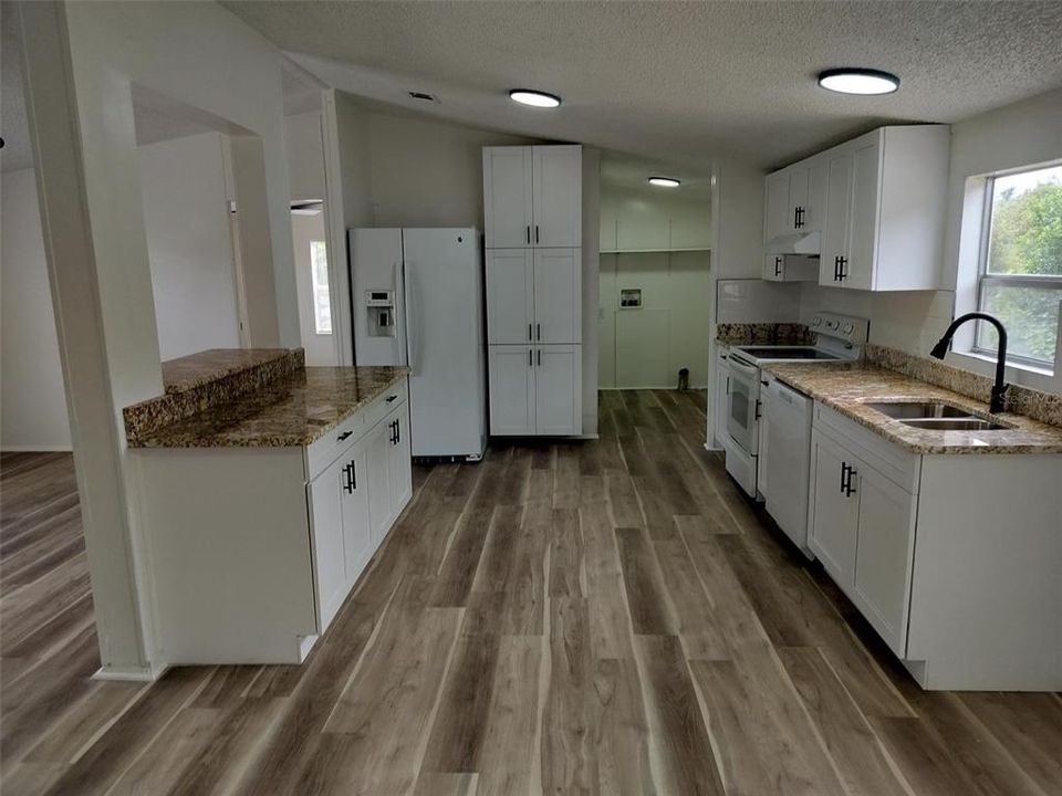 待售: $243,900 (3 贝兹, 2 浴室, 1248 平方英尺)