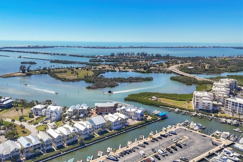 В аренду: $2,335 (3 спален, 3 ванн, 1980 Квадратных фут)