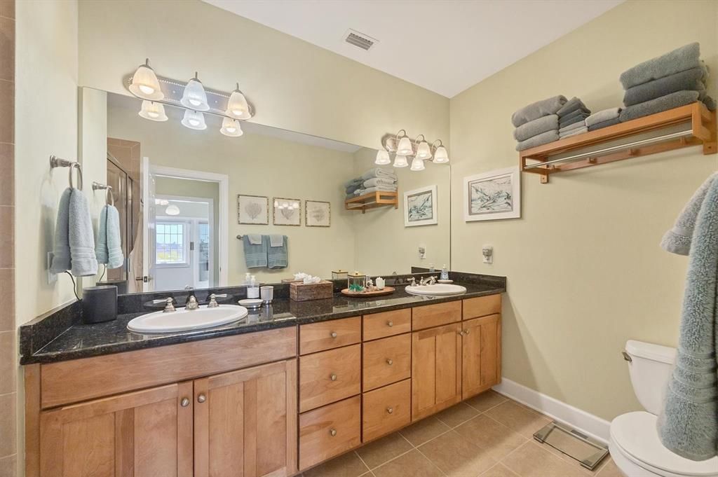 В аренду: $2,335 (3 спален, 3 ванн, 1980 Квадратных фут)