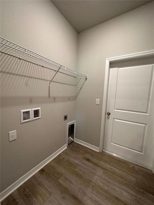 Active With Contract: $1,695 (3 beds, 2 baths, 1552 Square Feet)