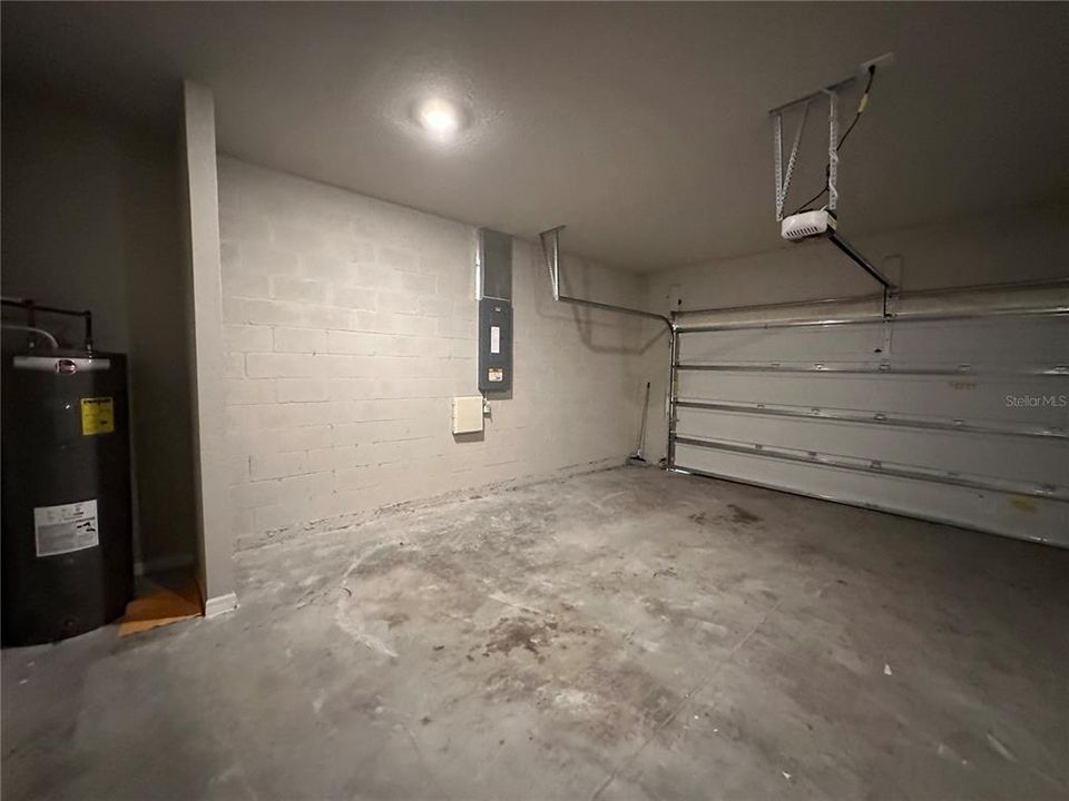 Active With Contract: $1,695 (3 beds, 2 baths, 1552 Square Feet)