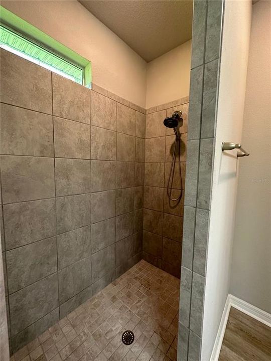 Active With Contract: $1,695 (3 beds, 2 baths, 1552 Square Feet)