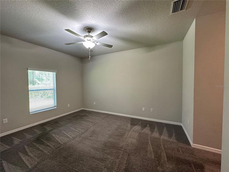 Active With Contract: $1,695 (3 beds, 2 baths, 1552 Square Feet)