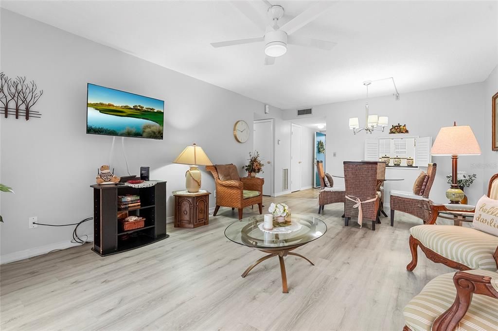 En Venta: $167,900 (2 camas, 2 baños, 921 Pies cuadrados)