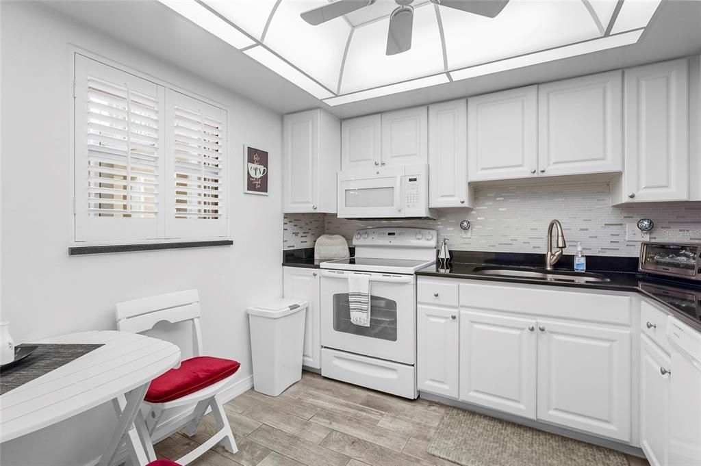 En Venta: $167,900 (2 camas, 2 baños, 921 Pies cuadrados)