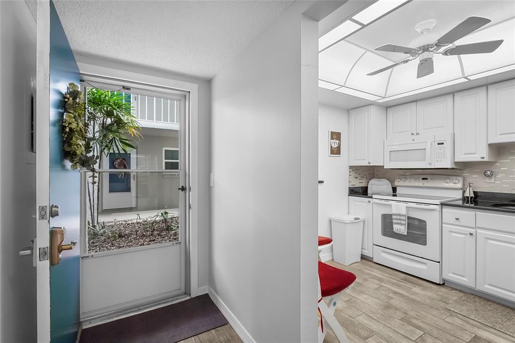 En Venta: $167,900 (2 camas, 2 baños, 921 Pies cuadrados)