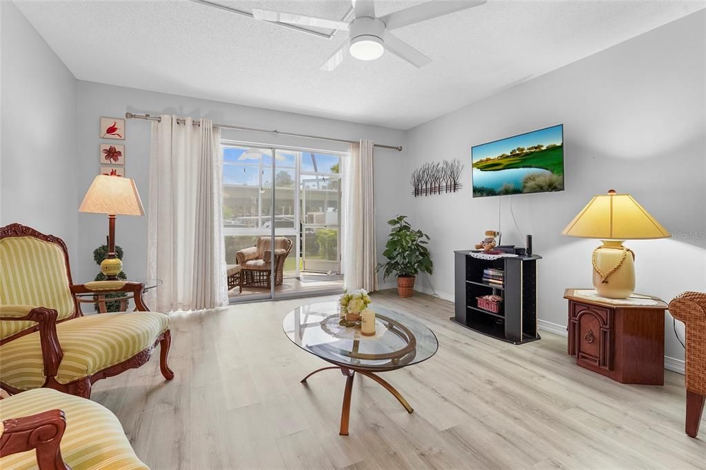 En Venta: $167,900 (2 camas, 2 baños, 921 Pies cuadrados)