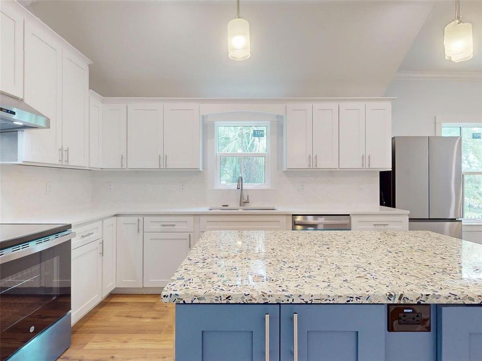 待售: $610,000 (2 贝兹, 2 浴室, 1236 平方英尺)