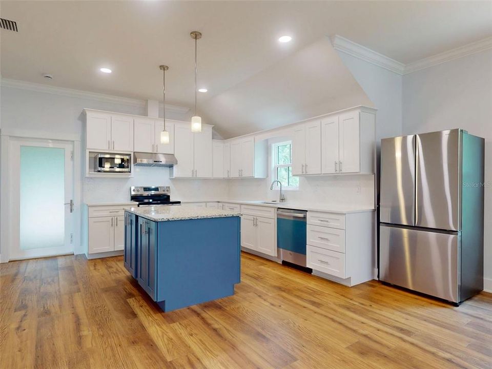 待售: $610,000 (2 贝兹, 2 浴室, 1236 平方英尺)