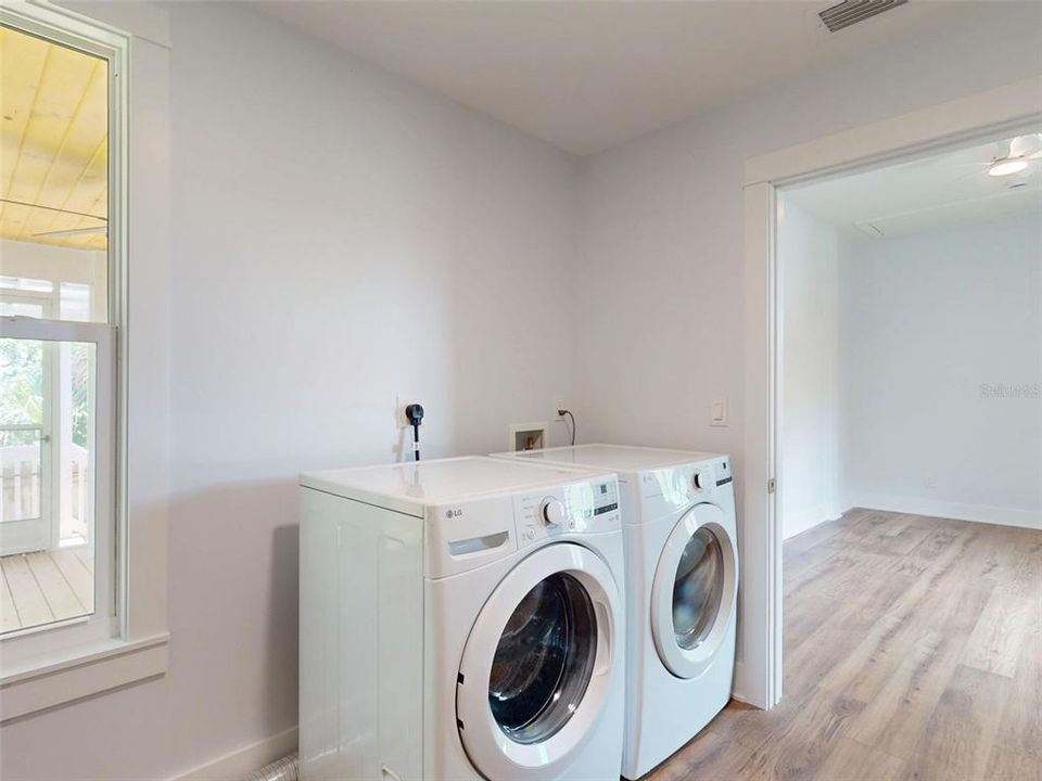 待售: $610,000 (2 贝兹, 2 浴室, 1236 平方英尺)