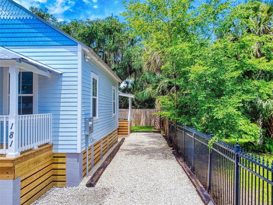 待售: $610,000 (2 贝兹, 2 浴室, 1236 平方英尺)