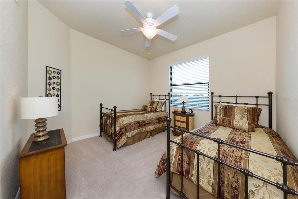 В аренду: $1,700 (2 спален, 2 ванн, 1297 Квадратных фут)