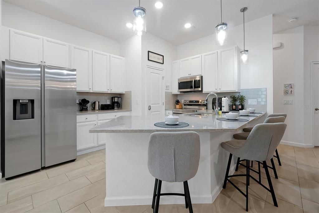 待售: $898,000 (5 贝兹, 5 浴室, 1918 平方英尺)