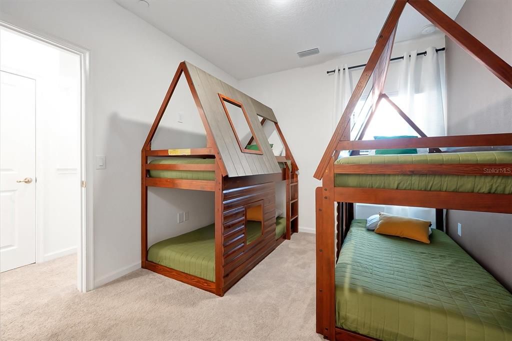 待售: $898,000 (5 贝兹, 5 浴室, 1918 平方英尺)