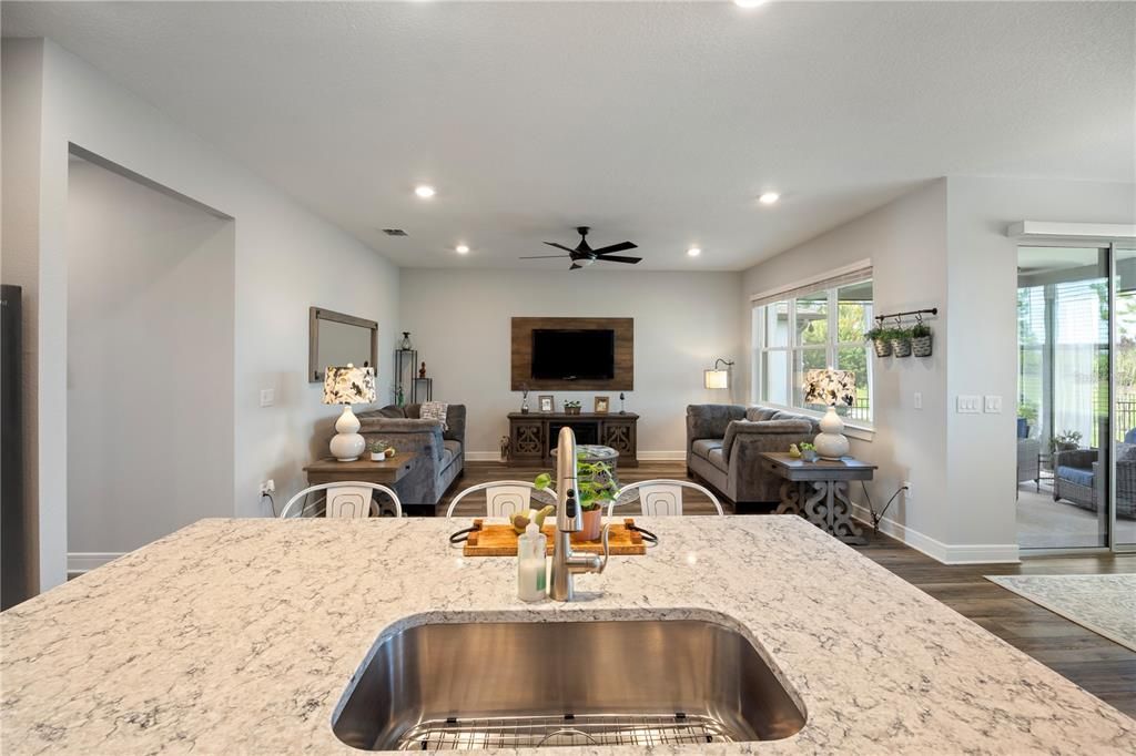 Active With Contract: $365,563 (3 beds, 2 baths, 1662 Square Feet)