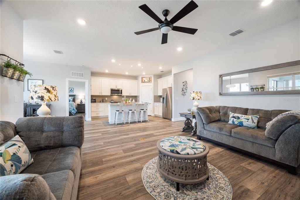 Active With Contract: $365,563 (3 beds, 2 baths, 1662 Square Feet)