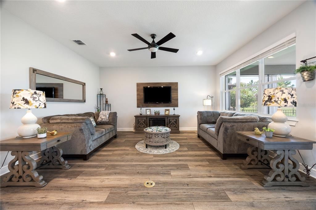 Active With Contract: $365,563 (3 beds, 2 baths, 1662 Square Feet)