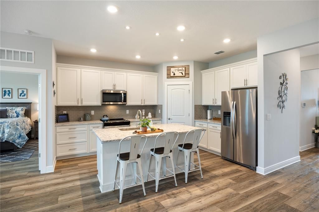 Active With Contract: $365,563 (3 beds, 2 baths, 1662 Square Feet)