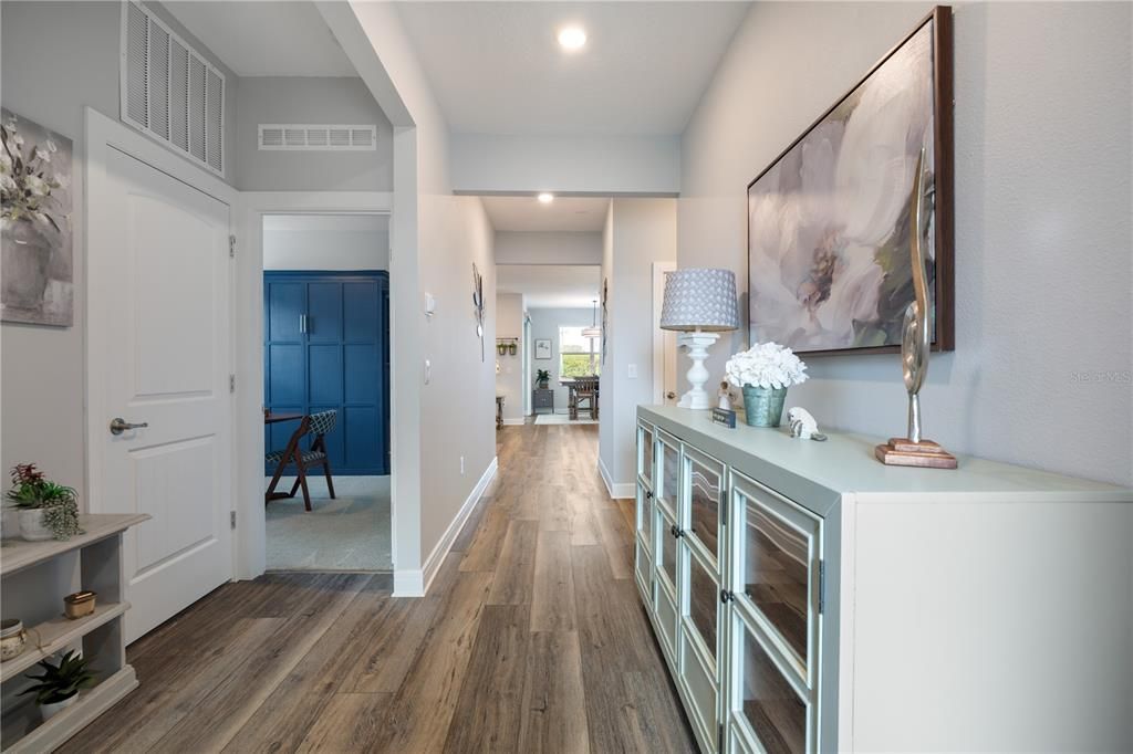 Active With Contract: $365,563 (3 beds, 2 baths, 1662 Square Feet)