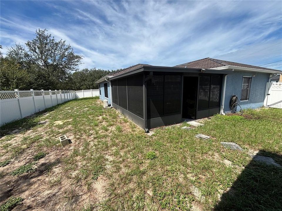 Active With Contract: $229,999 (3 beds, 2 baths, 1417 Square Feet)