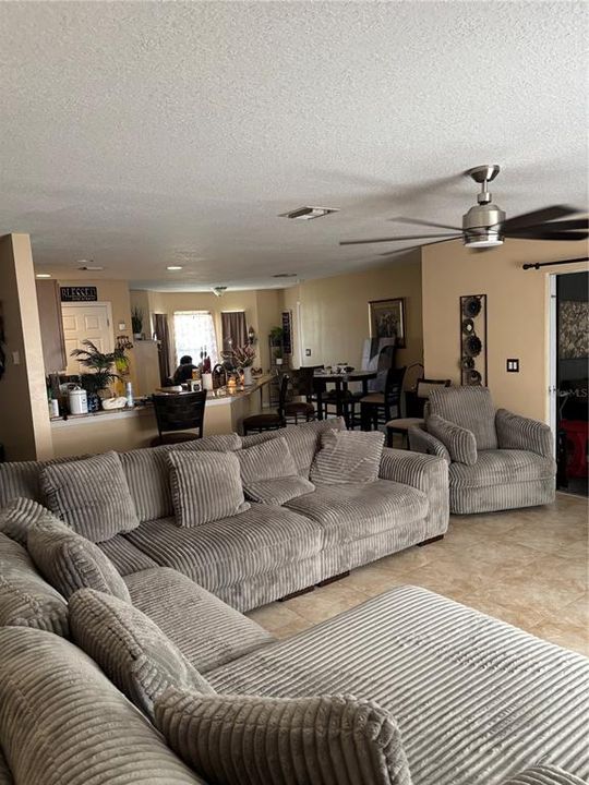 Active With Contract: $229,999 (3 beds, 2 baths, 1417 Square Feet)