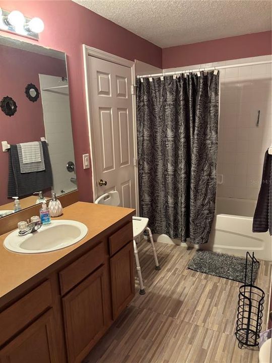 Active With Contract: $229,999 (3 beds, 2 baths, 1417 Square Feet)