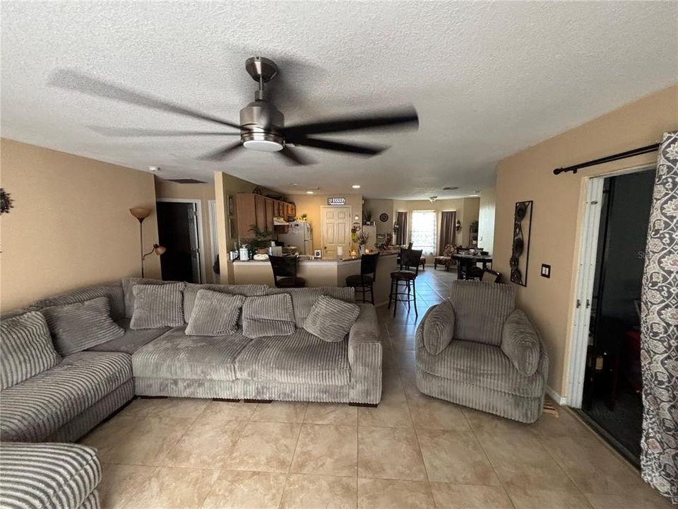 Active With Contract: $229,999 (3 beds, 2 baths, 1417 Square Feet)