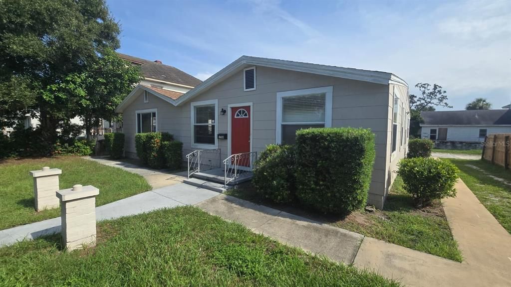 Vendido Recientemente: $299,900 (4 camas, 2 baños, 2054 Pies cuadrados)