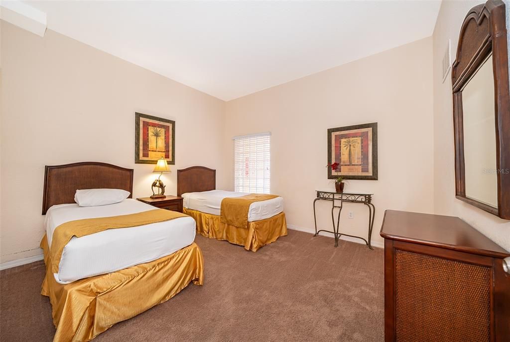 Под контрактом: $185,000 (3 спален, 2 ванн, 1700 Квадратных фут)