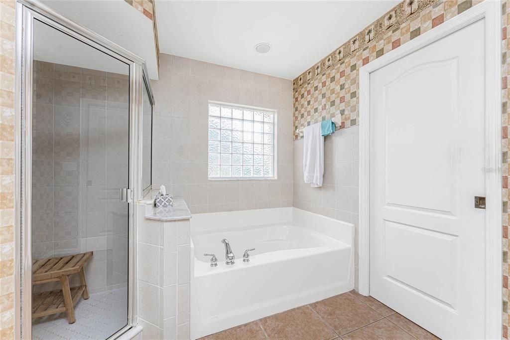 Под контрактом: $337,000 (3 спален, 2 ванн, 1901 Квадратных фут)