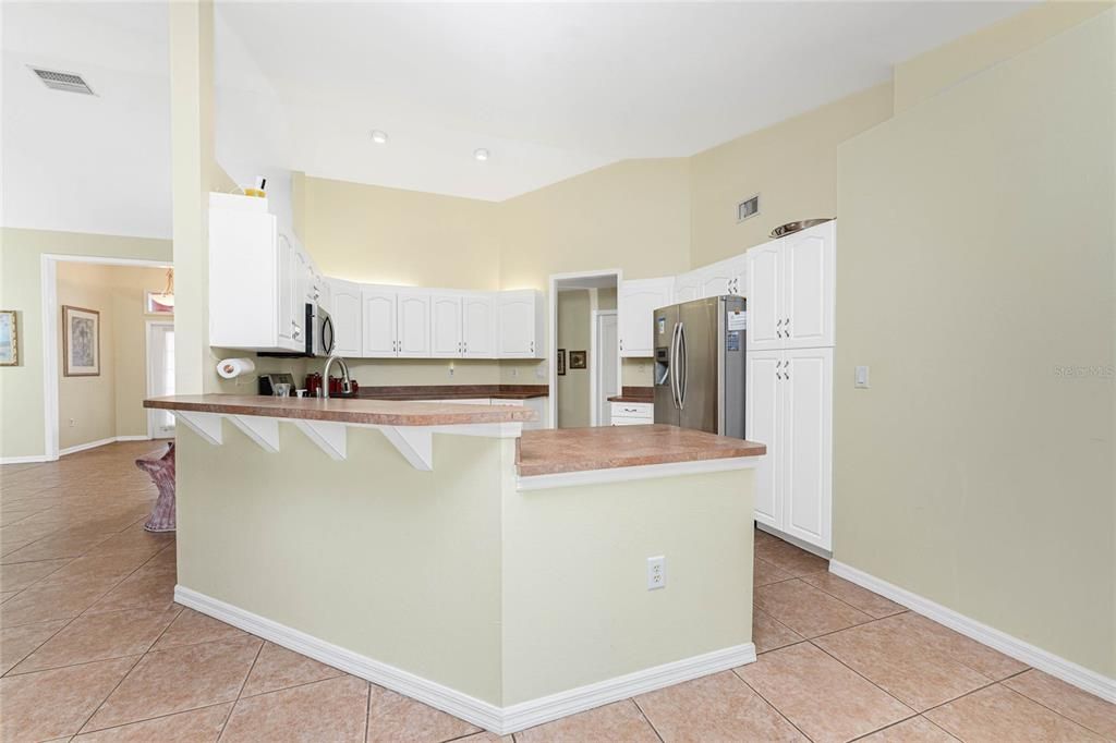 Под контрактом: $337,000 (3 спален, 2 ванн, 1901 Квадратных фут)