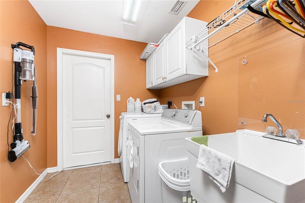 Под контрактом: $337,000 (3 спален, 2 ванн, 1901 Квадратных фут)