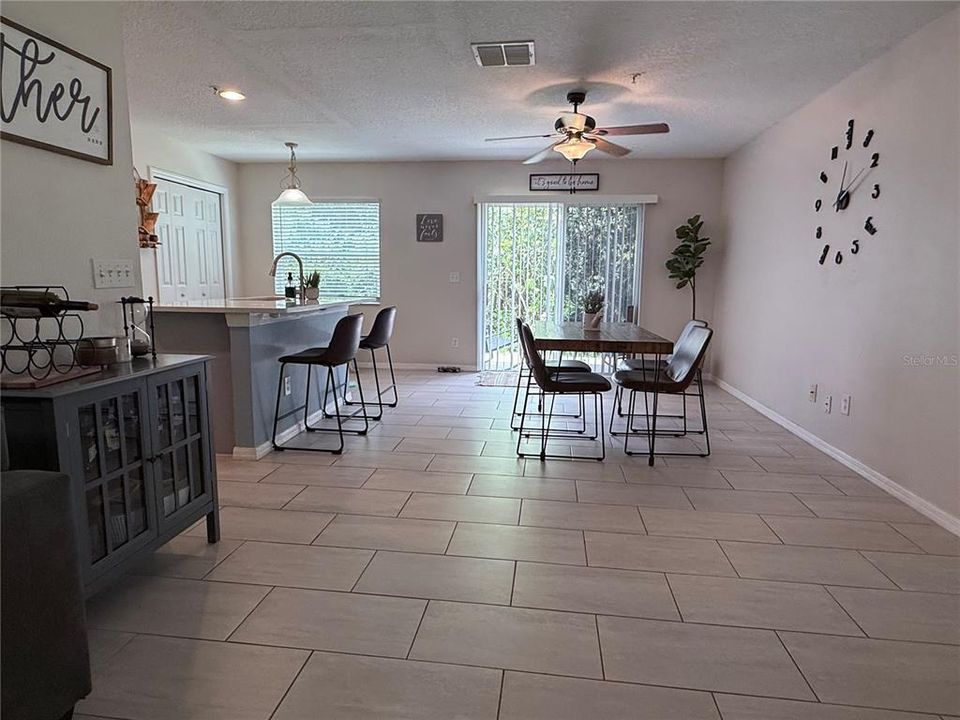 合同活跃: $315,000 (3 贝兹, 2 浴室, 1872 平方英尺)