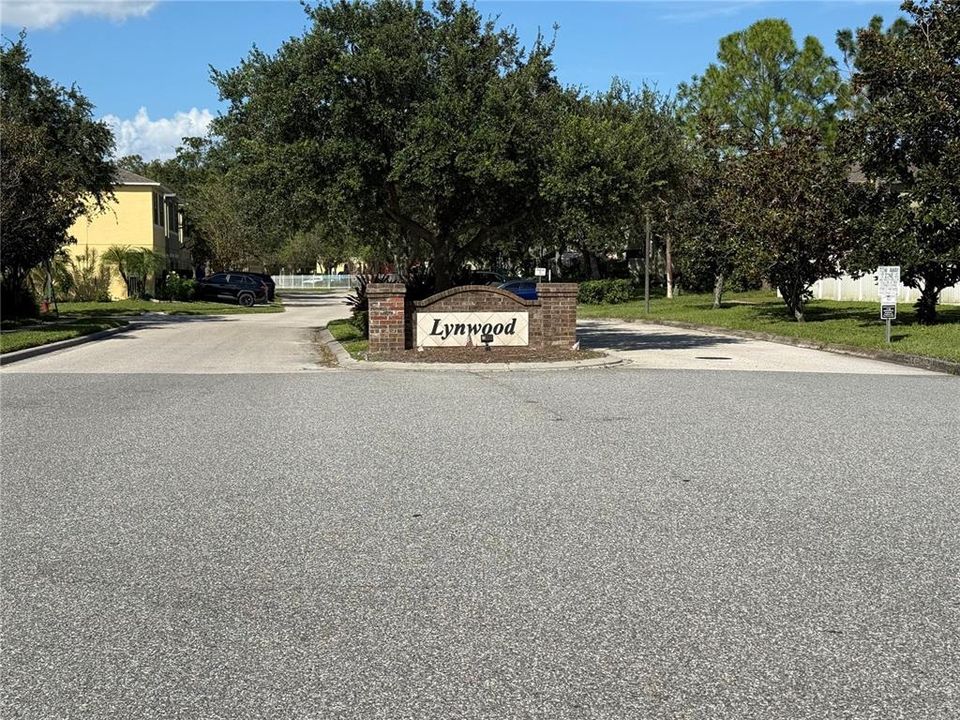 合同活跃: $315,000 (3 贝兹, 2 浴室, 1872 平方英尺)