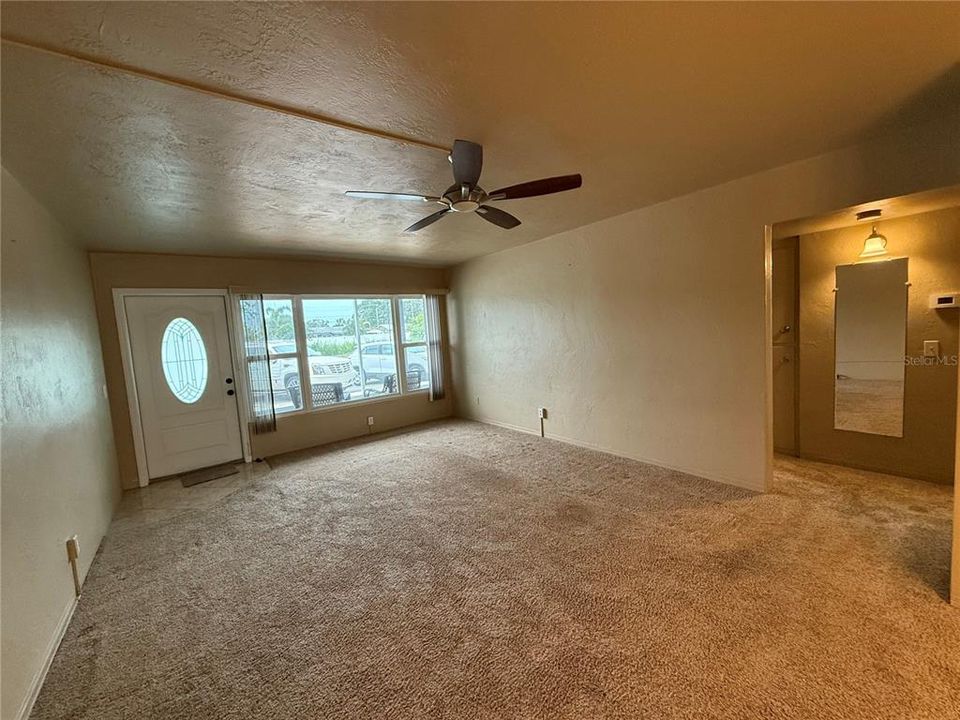 For Sale: $134,900 (2 beds, 2 baths, 835 Square Feet)