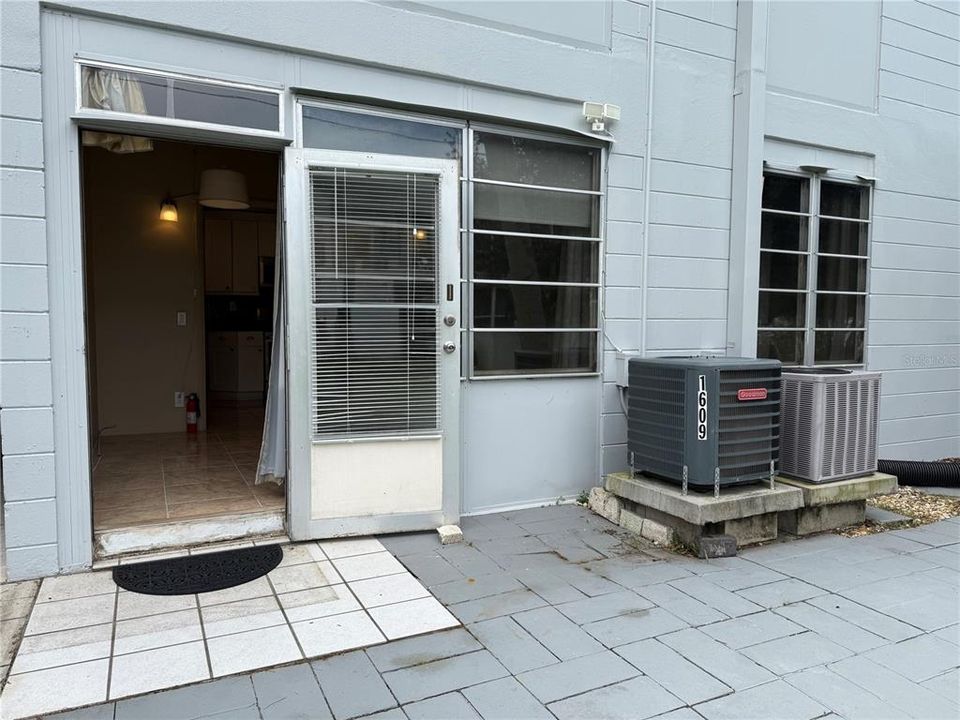 For Sale: $134,900 (2 beds, 2 baths, 835 Square Feet)