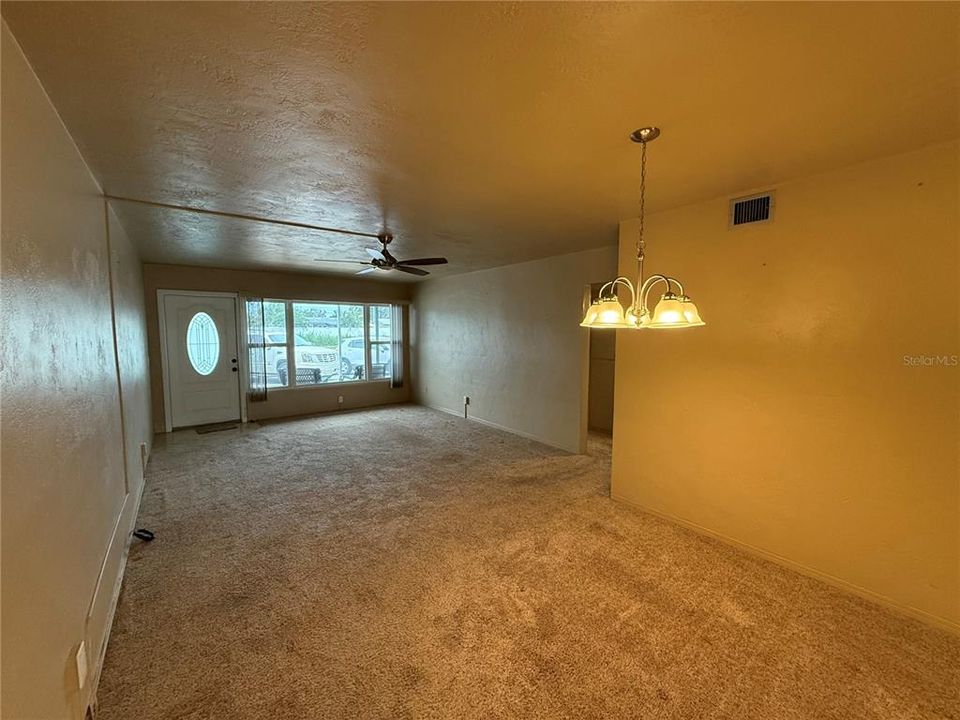 For Sale: $134,900 (2 beds, 2 baths, 835 Square Feet)