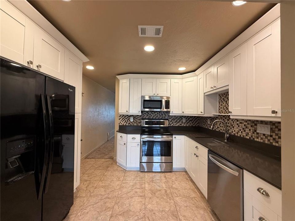 For Sale: $134,900 (2 beds, 2 baths, 835 Square Feet)