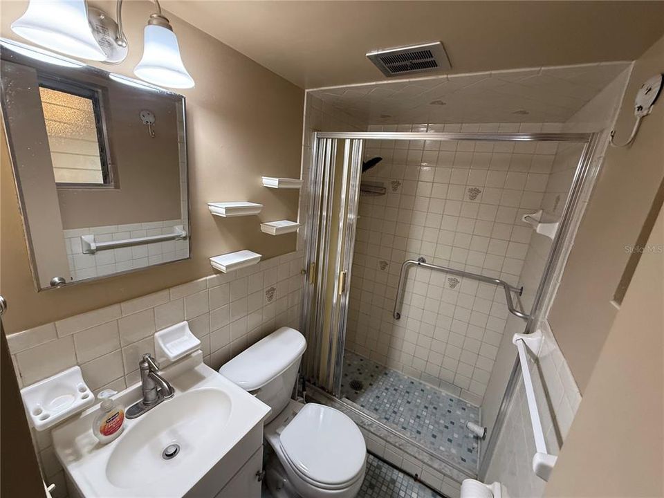 For Sale: $134,900 (2 beds, 2 baths, 835 Square Feet)