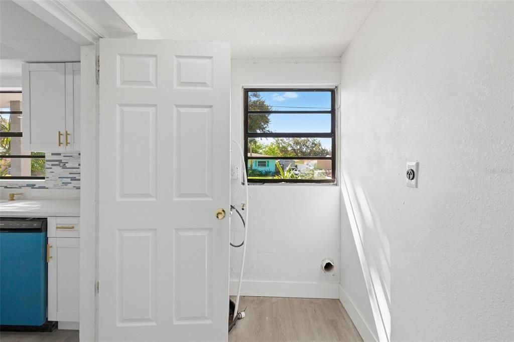 Active With Contract: $320,000 (4 beds, 2 baths, 1248 Square Feet)