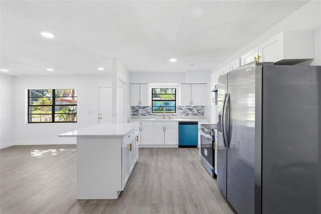 Active With Contract: $320,000 (4 beds, 2 baths, 1248 Square Feet)